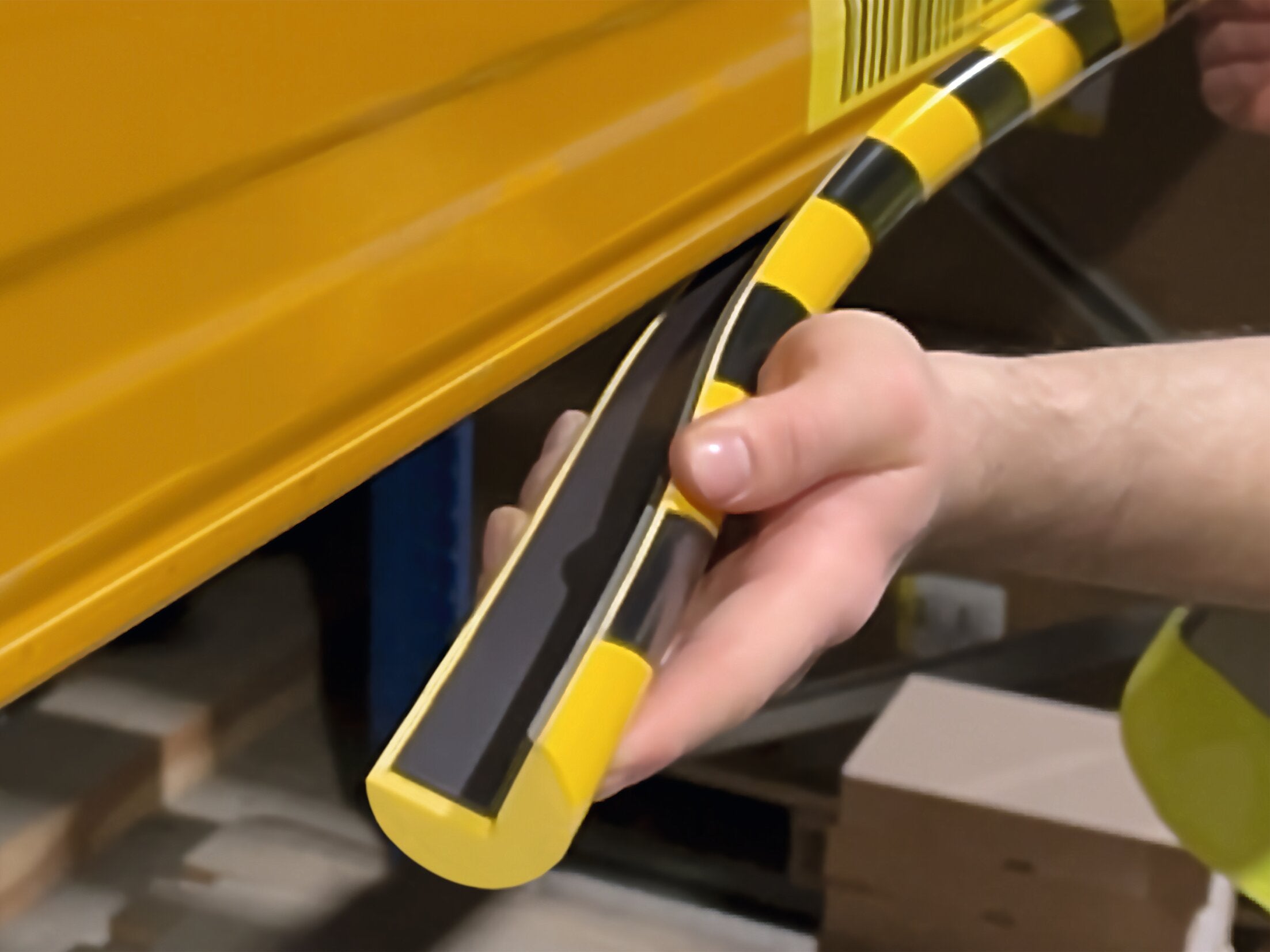 Corner Protection Profile C25R – Magnetic