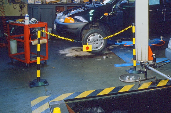 Flexibarrier Basic Post & Chain Barrier met rubberen basis, 90 cm hoog