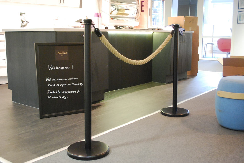 Zwarte Paal & Touw Barrière Set -Luxor- (2x Zwarte Palen + 1x 150cm Henneptouw)