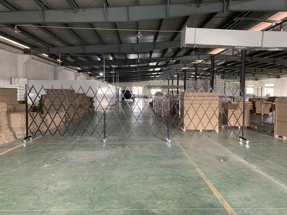 FlexiBarrier - Uittrekbaar Hek XXXL - op wielen (6.7 x 1.7m)