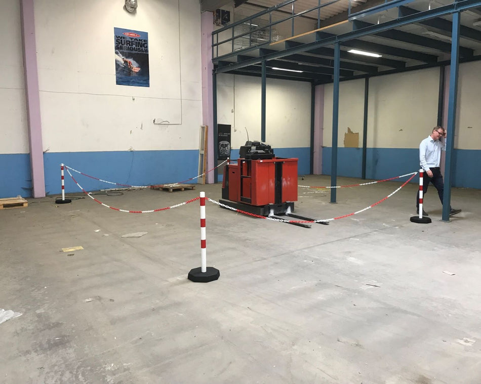 Set van 6 - Flexibarrier Paal & Ketting Afzetting -Staal- inclusief 25m kunststof ketting (Rood/Wit)