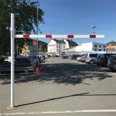 Height restiction barrier for casting in concrete