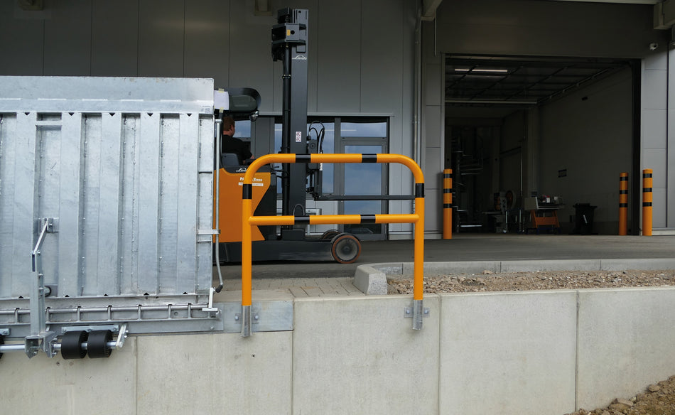 Barrier hoop for ramps