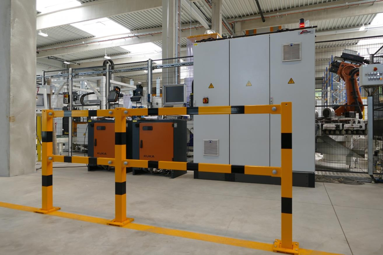 Protective railing for plugging down removable for temporary opening of access routes